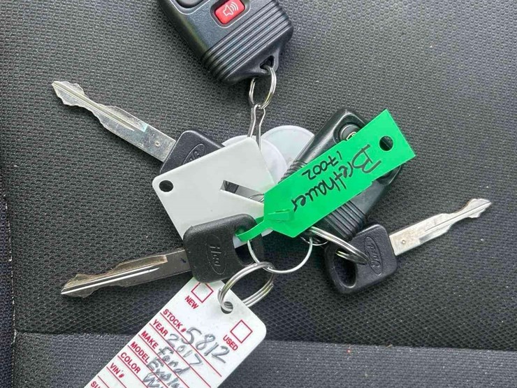 2017-ford-explorer-image-34