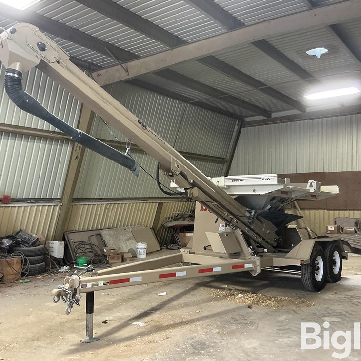 Unverferth Seed Pro 410 4 Box Seed Tender