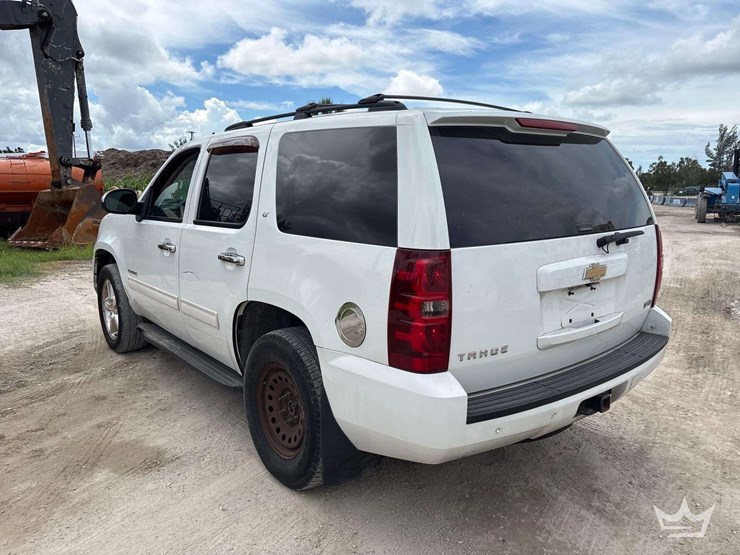 2010-chevrolet-tahoe-image-3