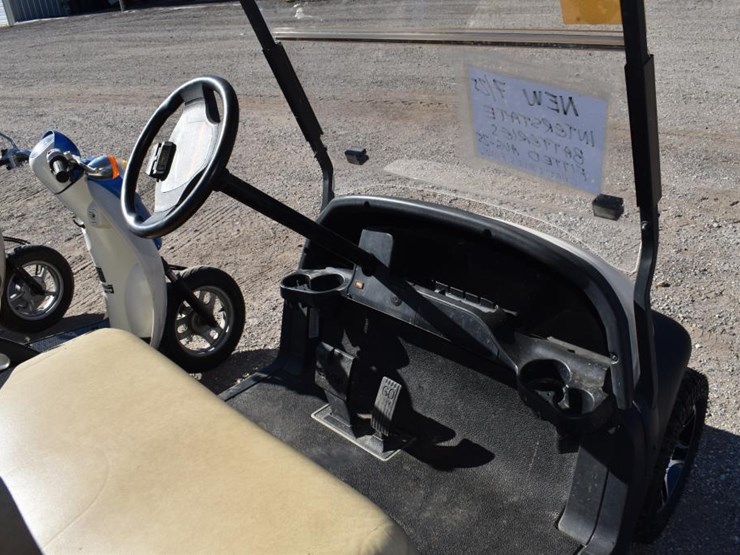 club-car-golf-cart-(electric-w/-charger)-(serial-#-je1949-031885)-(k)-image-5