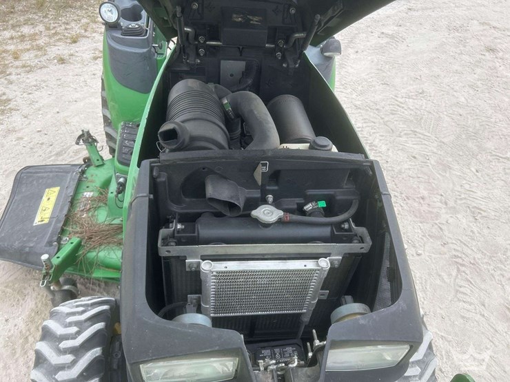 john-deere-1025r-sub-compact-tractor-mower-image-9