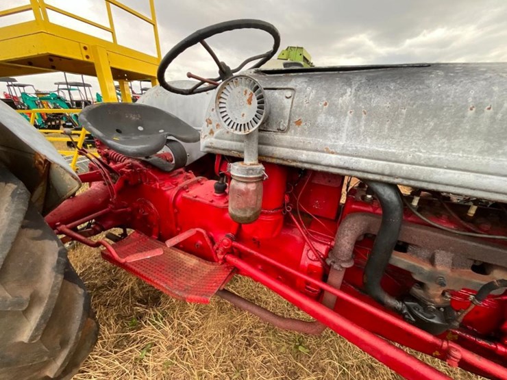 1950-ford-8n-image-11