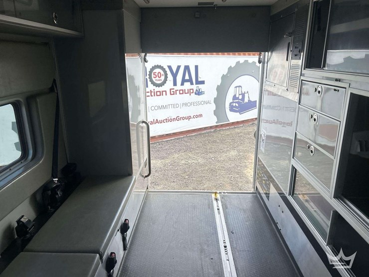 2013-ford-f550-image-29