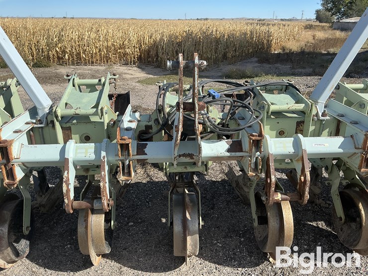 orthman-16r22"-ditcher/cultivator-w/-sleds-image-9