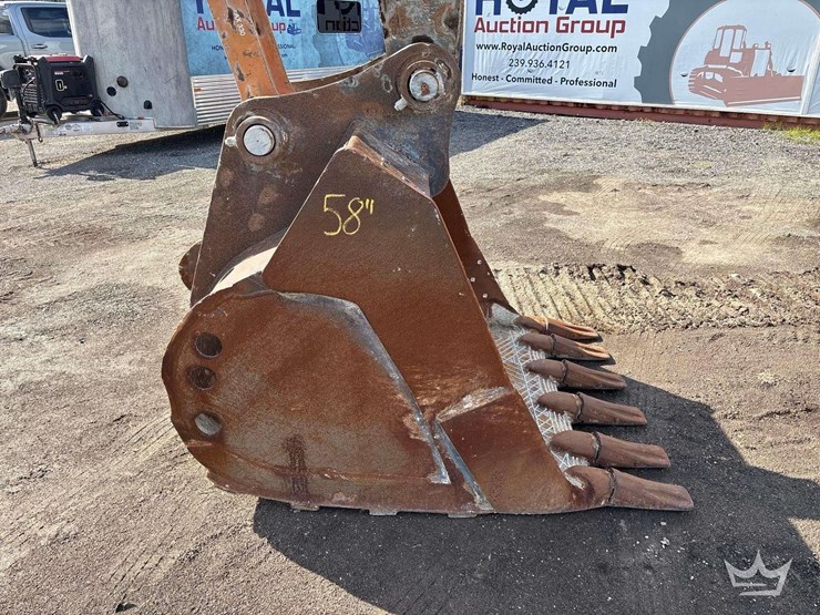 2013-deere-350g-lc-image-7