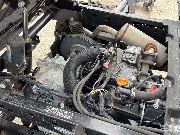 2021-john-deere-gator-image-8