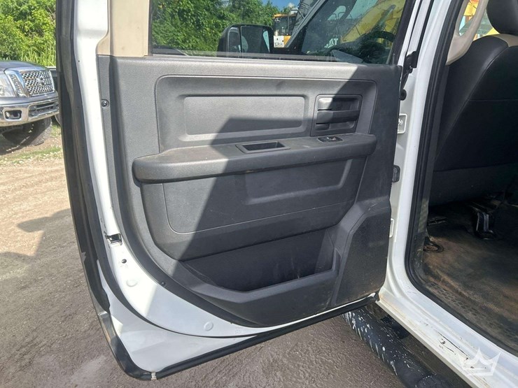 2012-dodge-3500-image-17