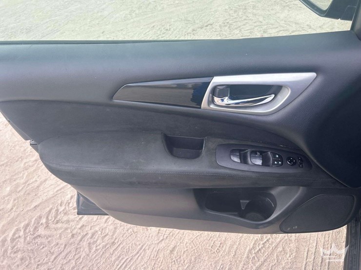 2015-nissan-pathfinder-image-10