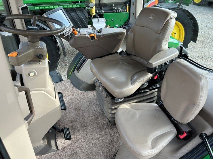 2014-john-deere-8270r-image-30