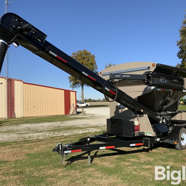 2017 J&M LC290 Two Hopper T/A Seed Tender