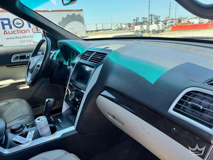 2011-ford-explorer-limited-image-24