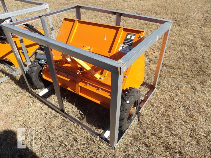 wolverine-sand-spreader-image-1