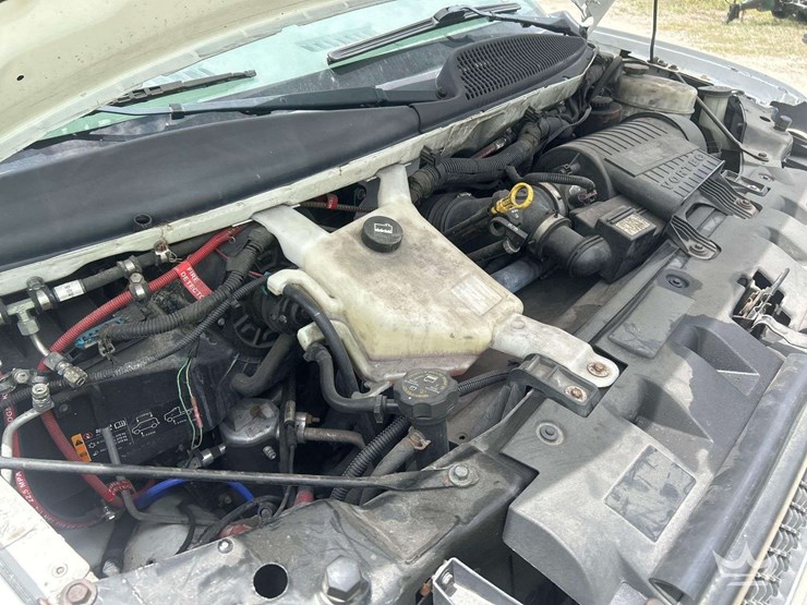 2015-chevrolet-express-4500-image-15