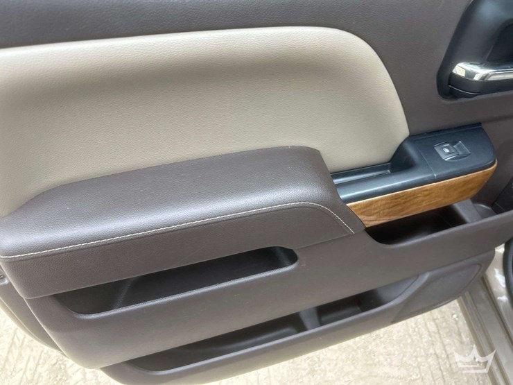 2014-chevrolet-silverado-4x4-crew-cab-pickup-truck-image-12