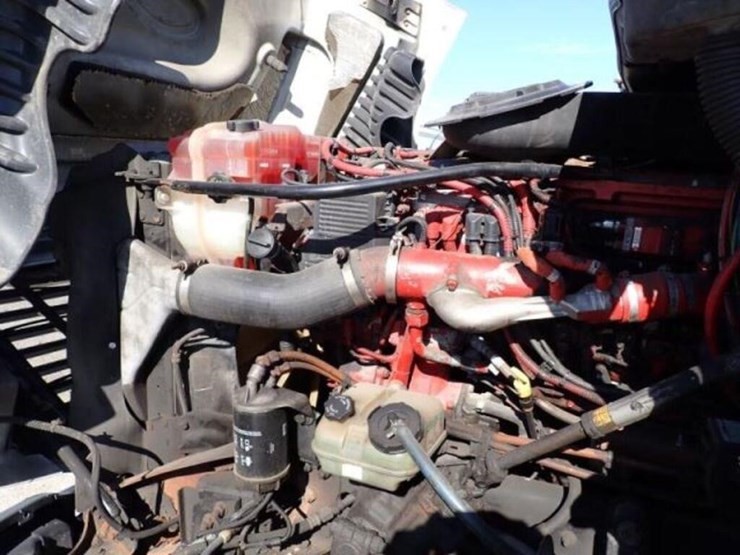 2010-freightliner-cascadia-t/a-hiway-tractor---day-image-25