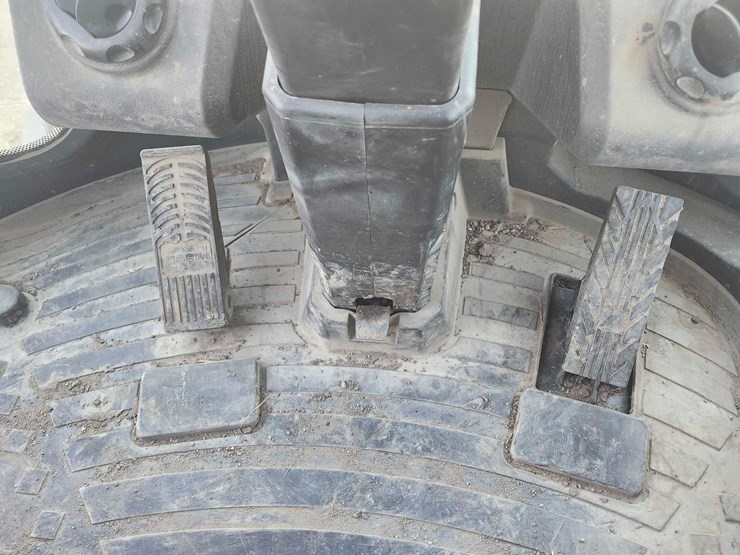 john-deere-324-image-46