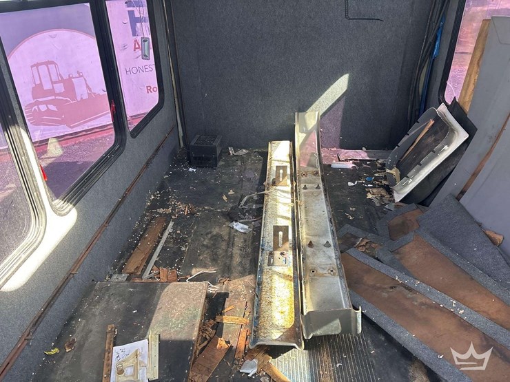 2001-freightliner-mb55-chassis-bus-image-24