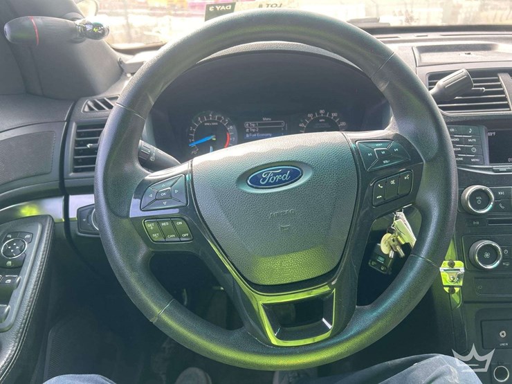 2017-ford-explorer-image-11