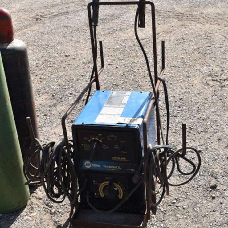 MILLER 225 ELECTRIC WELDER