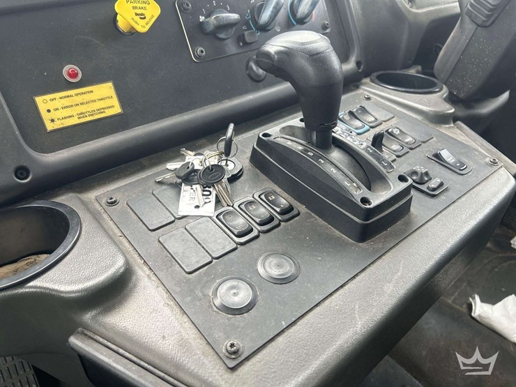 2019-freightliner-m2-106-image-11