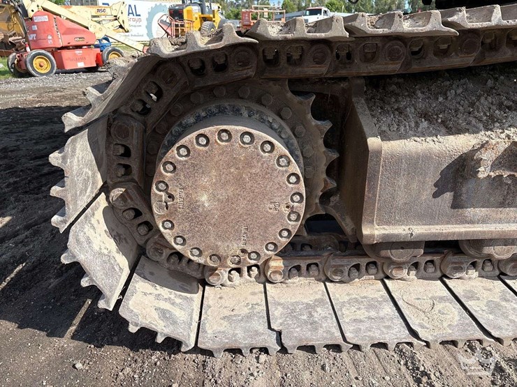 2013-deere-350g-lc-image-16