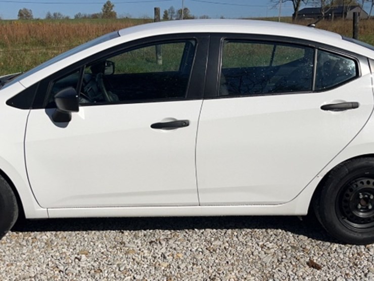 2021-nissan-versa-image-1