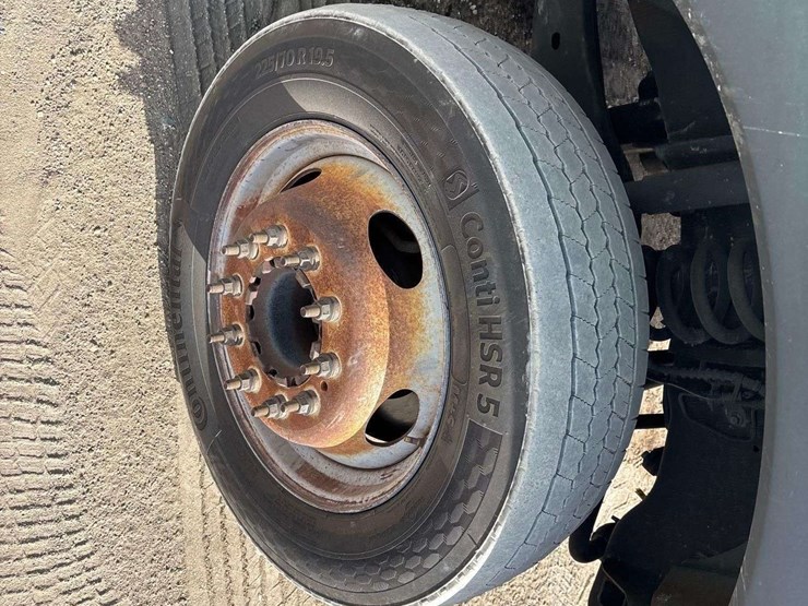 2017-ford-f550-image-22