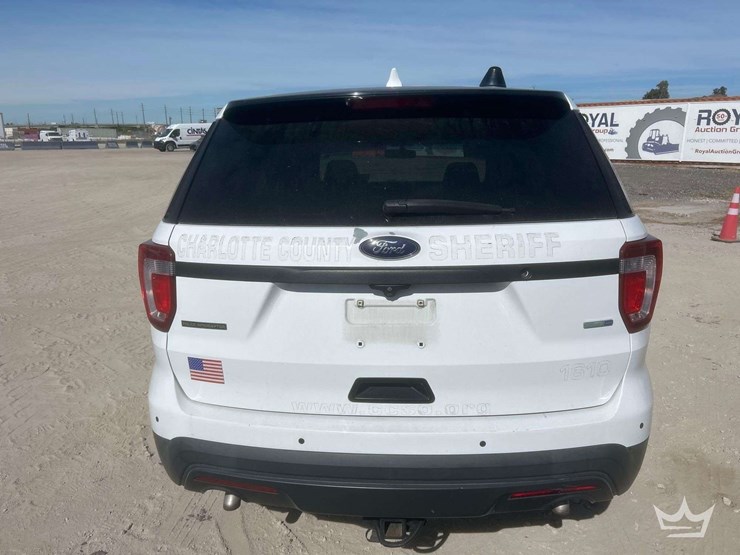 2016-ford-explorer-image-26