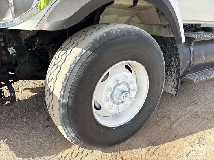 2009-international-7400-image-28