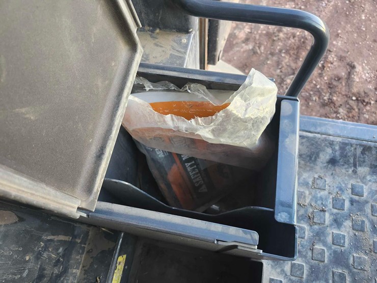 john-deere-324-image-48