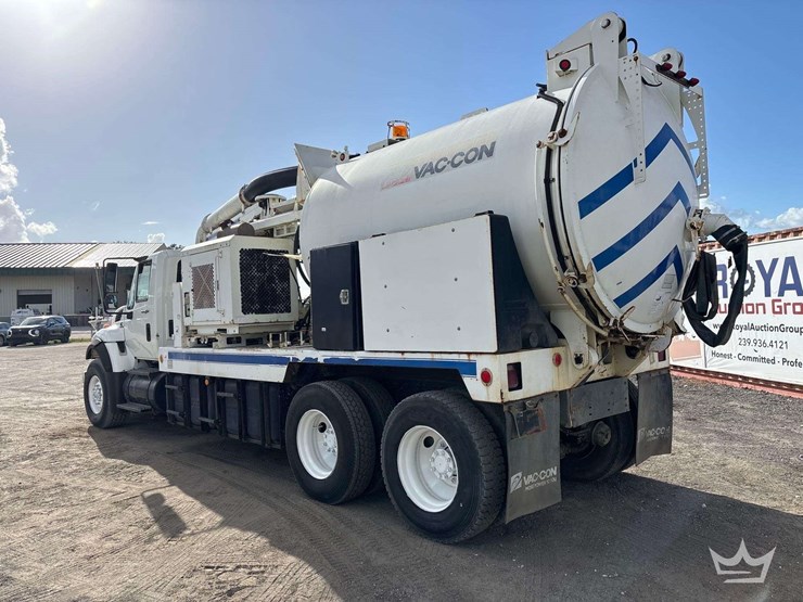 2009-international-7400-image-4