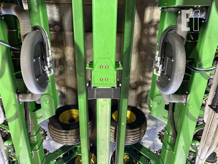 2014-john-deere-db60-image-39