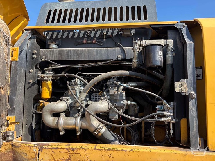 2013-deere-350g-lc-image-17