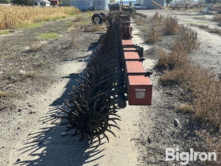 yetter-30'-folding-rotary-hoe-image-4