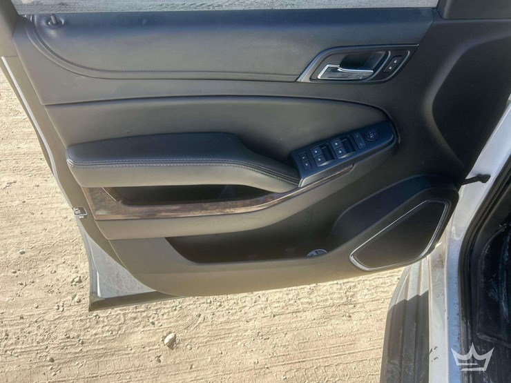 2017-chevrolet-tahoe-image-5