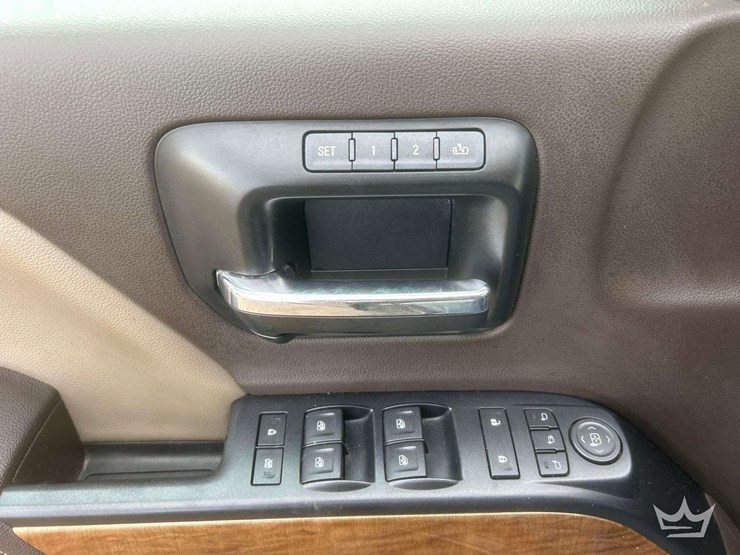 2014-chevrolet-silverado-4x4-crew-cab-pickup-truck-image-21