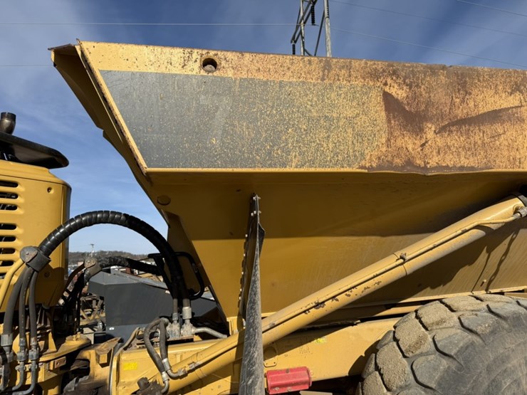 2010-caterpillar-740-image-27