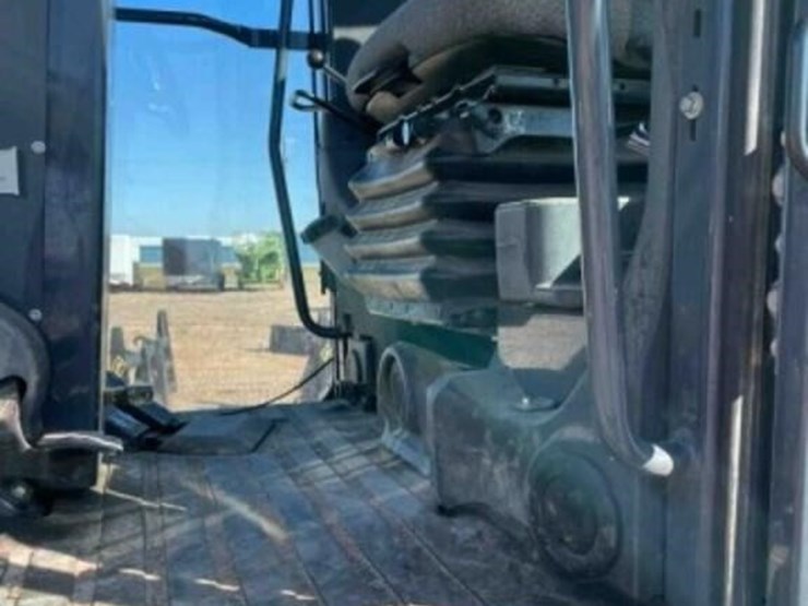 2018-deere-672g-image-26