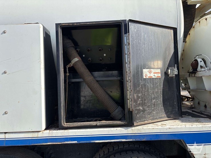 2009-international-7400-image-41