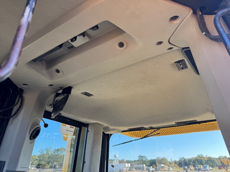 2019-caterpillar-d8t-image-34