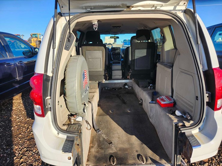 2015-dodge-grand-caravan-sxt-image-37