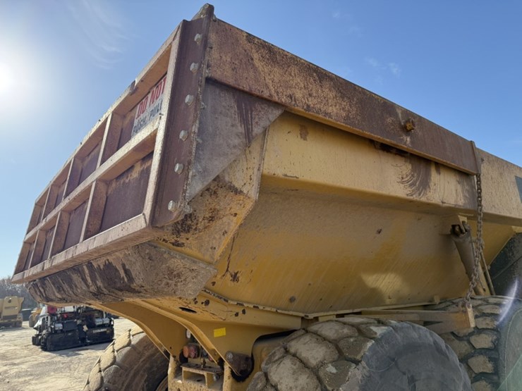 2010-caterpillar-740-image-36