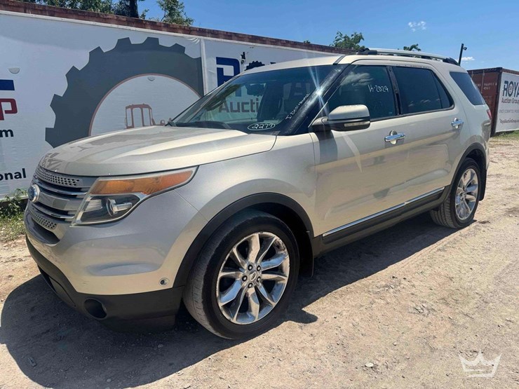 2011-ford-explorer-limited-image-1