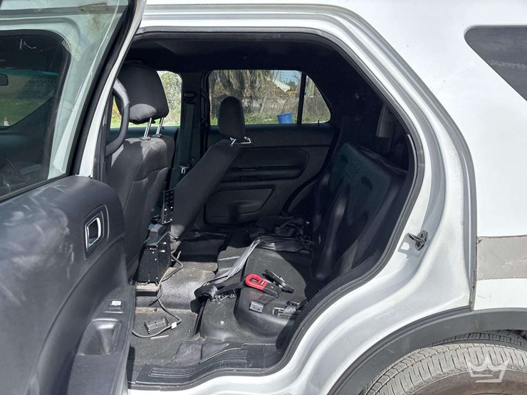 2017-ford-explorer-image-18