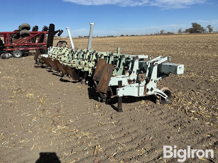 orthman-16r22"-ditcher/cultivator-w/-sleds-image-5