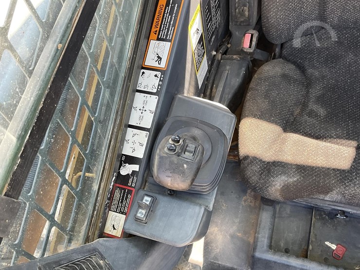 2015-deere-323e-image-29