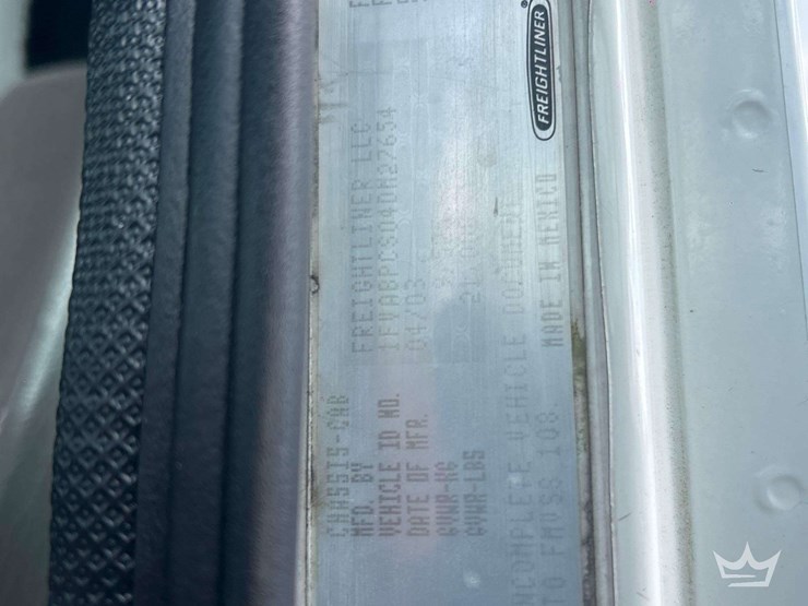 2004-freightliner-fl60-image-7