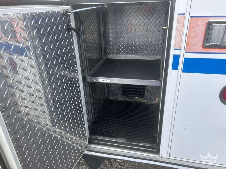 2003-freightliner-fl60-image-27