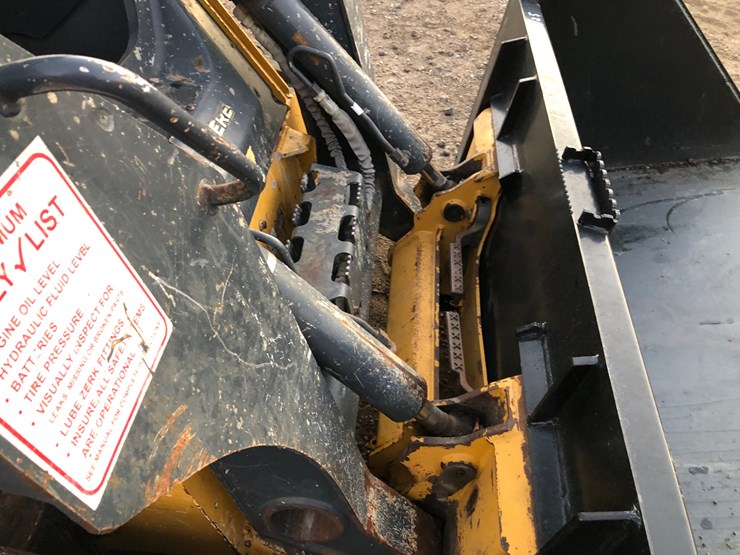 2021-deere-325g-image-12