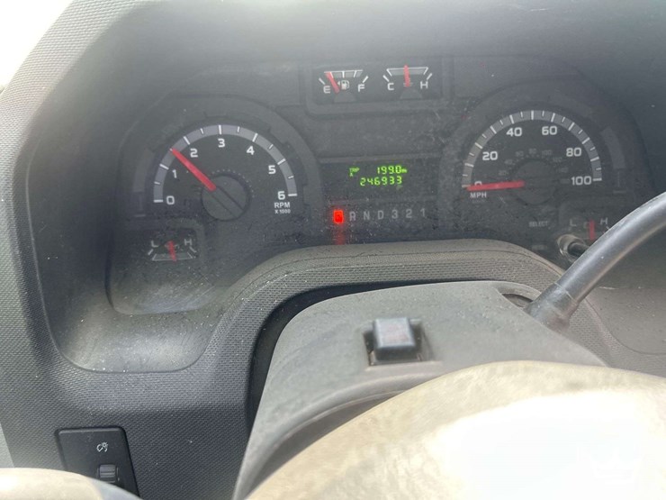 2014-ford-e-450-super-duty-shuttle-bus-image-12